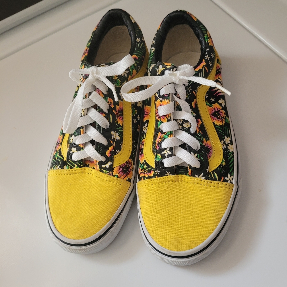 Womans Vans Floral Sneakers Size 7 Preowned
